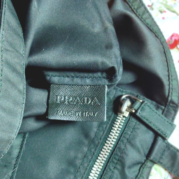 Auth. Prada Tote Bag, Excellent Vintage Condition, Rare w Mixed Media Figure - Picture 6 of 13